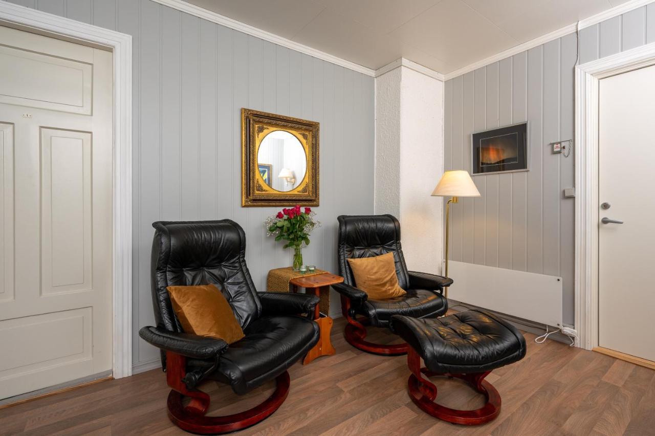 West-end Apartment *