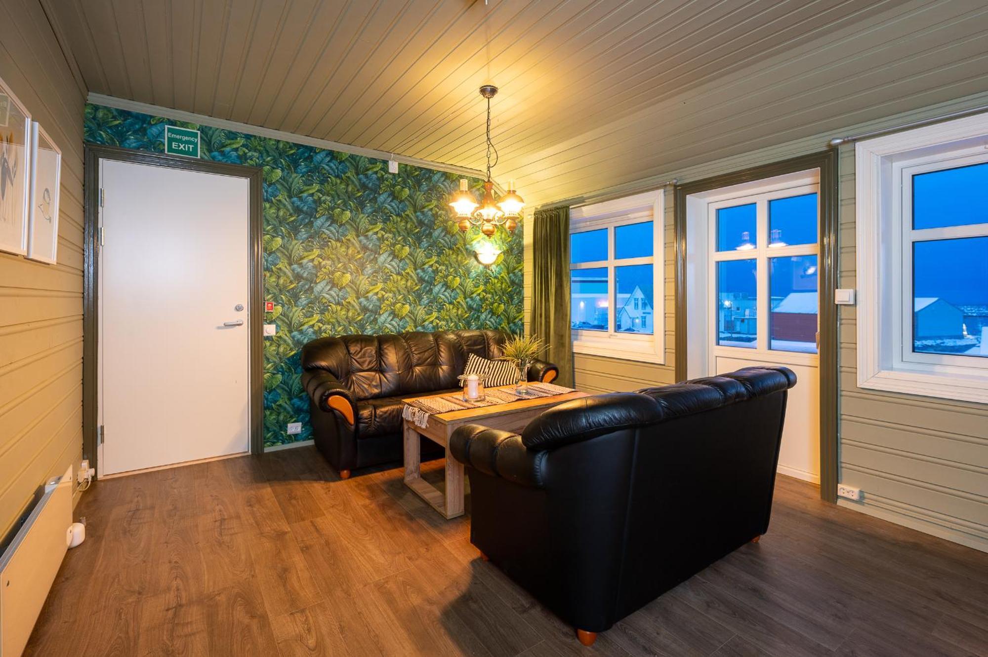 West-end Apartment *